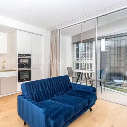 Rent this studio apartment on Odger Street in London, SW11 5AF