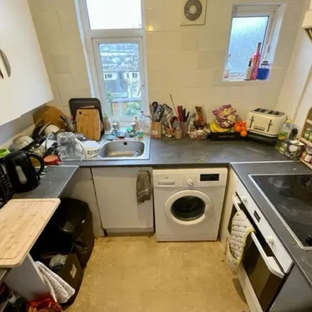 Rent this 3 bed apartment on 30 Roundhill Crescent in Brighton, BN2 3FR