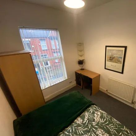 Image 3 - Russell Road, Liverpool, L18 1DE, United Kingdom - Room for rent