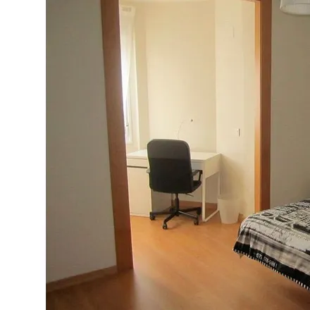 Rent this 4 bed room on Calle de José Canalejas in 2, 50001 Zaragoza