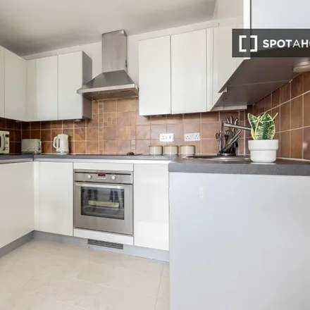 Image 12 - unnamed road, London, SW19 8GY, United Kingdom - Apartment for rent