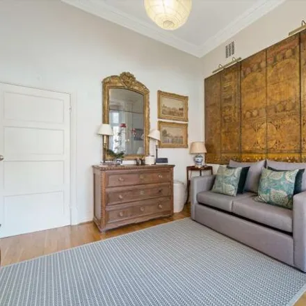 Image 2 - 31 Egerton Gardens, London, SW3 2BY, United Kingdom - Apartment for sale