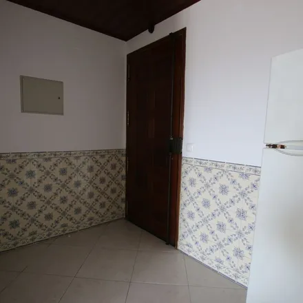 Image 6 - Rua Alfredo Cunha 28, 2825-066 Almada, Portugal - Apartment for rent