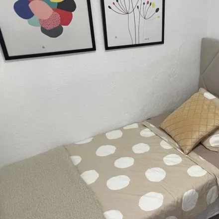 Rent this 3 bed room on Calle Segismundo Moret in 29080 Málaga, Spain