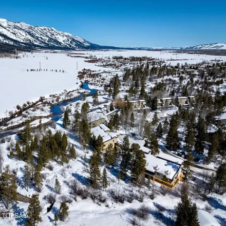 Image 3 - Sarvisberry, 4495 Berry Drive, Wilson, Teton County, WY 83014, USA - Condo for sale