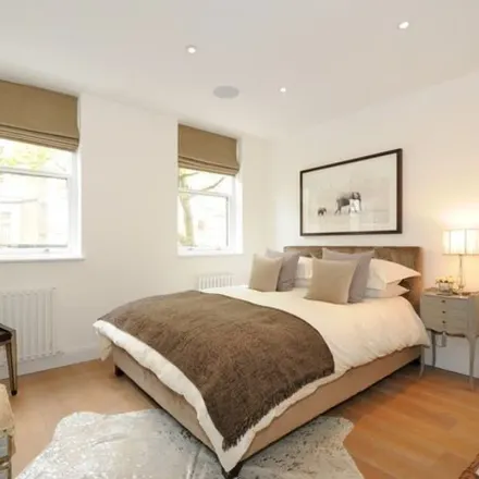 Image 5 - 26 Marloes Road, London, W8 5LH, United Kingdom - Apartment for rent