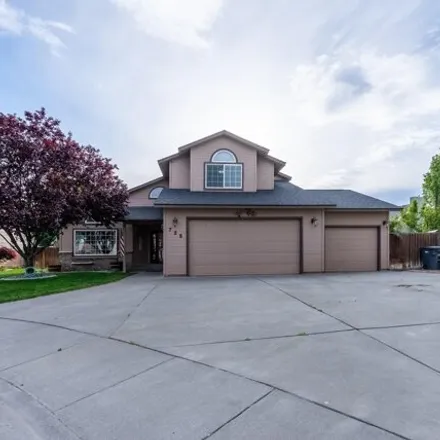 Buy this 4 bed house on 799 Pittsburg Place in Kennewick, WA 99336