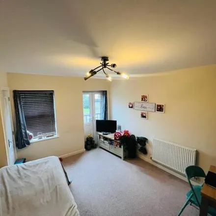 Image 4 - Weston Favell C of E Primary School, Westwood Way, Northampton, NN3 3HH, United Kingdom - Apartment for sale