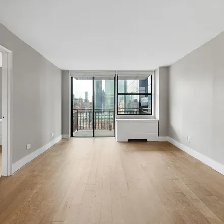 Image 3 - New York Tower, 330 East 39th Street, New York, NY 10016, USA - Apartment for rent