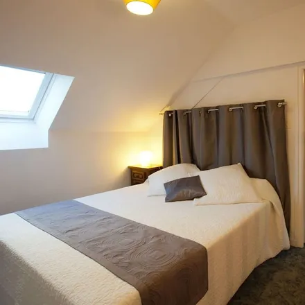 Rent this 2 bed apartment on 35430 Saint-Jouan-des-Guérets