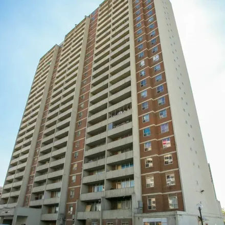 Image 4 - Weston Towers, 2405 Finch Avenue West, Toronto, ON M9M 2C7, Canada - Apartment for rent