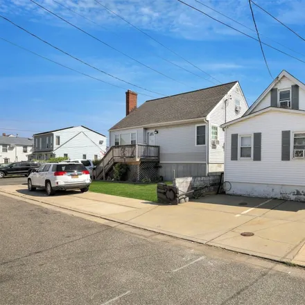Image 3 - 742 South 9th Street, Village of Lindenhurst, NY 11757, USA - Townhouse for sale
