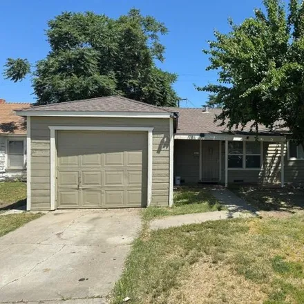 Buy this 2 bed house on 823 Nevada Street in Manteca, CA 95337