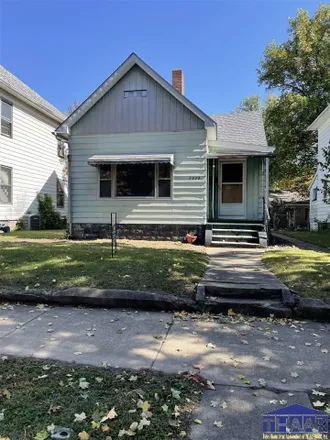 Buy this 2 bed house on 1522 South 8th Street in Terre Haute, IN 47802