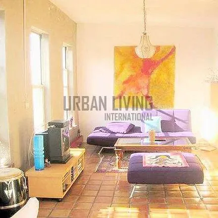 Image 9 - Avenue B, New York, NY 10009, USA - Apartment for rent