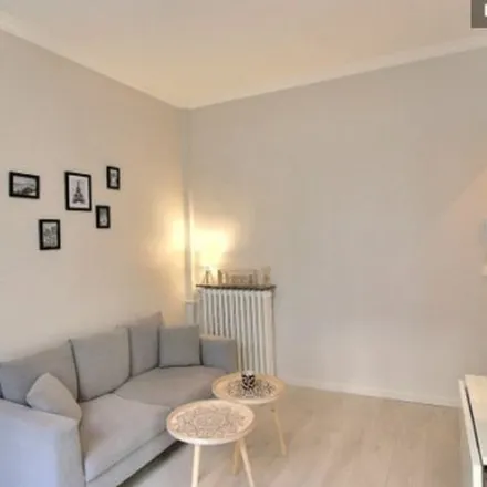 Image 6 - 28 Avenue de Paris, 94300 Vincennes, France - Apartment for rent