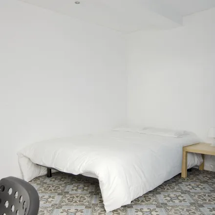Rent this 3 bed room on Rua Luís Augusto Palmeirim 14 in 1700-259 Lisbon, Portugal
