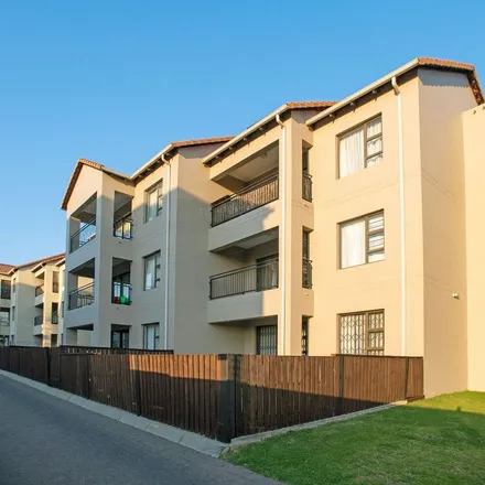 Rent this 2 bed apartment on Road No. 5 in Goedeburg, Gauteng