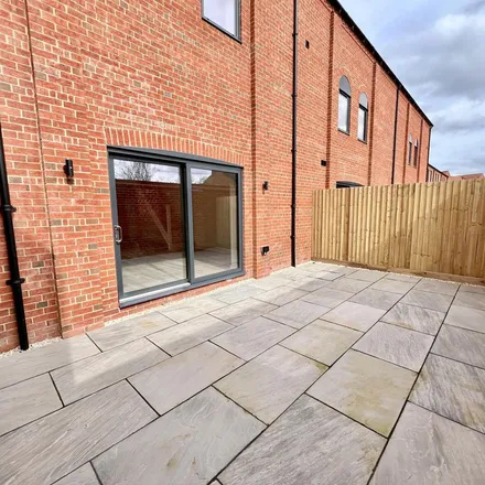 Image 7 - Mill Gate, Newark on Trent, NG24 4TY, United Kingdom - Townhouse for rent