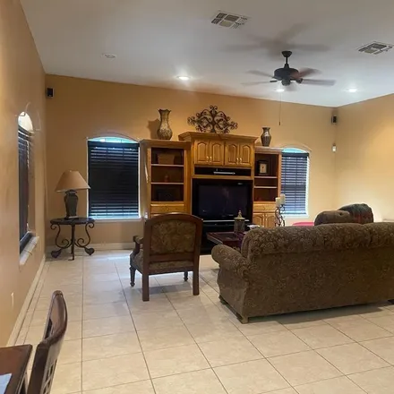 Image 4 - 203 Mesquite Avenue, La Joya, Hidalgo County, TX 78560, USA - House for rent