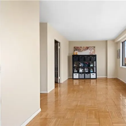 Image 6 - 3671 Hudson Manor Terrace, New York, NY 10471, USA - Apartment for sale