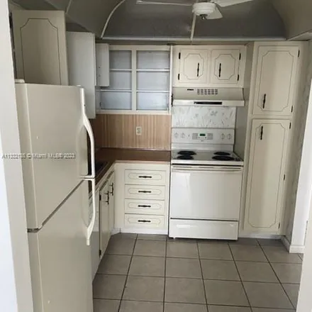 Image 4 - 900 Saint Charles Place, Pembroke Pines, FL 33026, USA - Apartment for rent