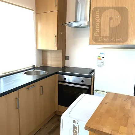 Image 3 - Pets at Home, Gunnersbury Avenue, London, W5 4LR, United Kingdom - Apartment for rent