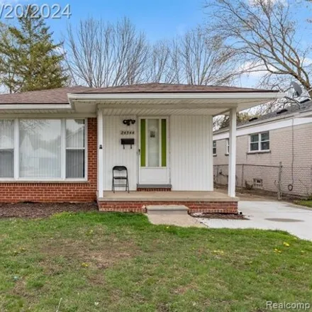 Buy this 3 bed house on JaRa's Hauling/Dumping/Cleanups in 24577 Dale Avenue, Eastpointe