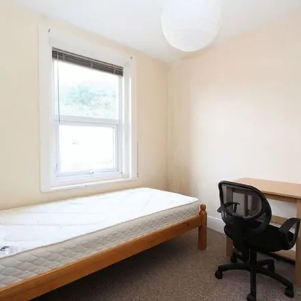 Image 5 - Prestige Student Living (Renslade House), Bonhay Road, Exeter, EX4 3AY, United Kingdom - Townhouse for rent