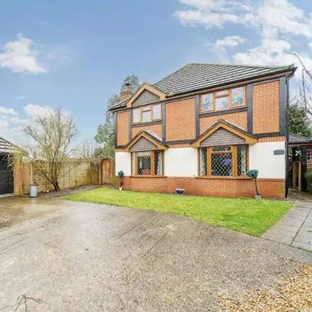 Buy this 4 bed house on The Hook & Lucianos Restaurant in 2 Warsash Road, Warsash