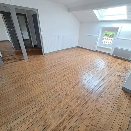 Rent this 3 bed apartment on 28 Rue de Solignac in 87000 Limoges, France