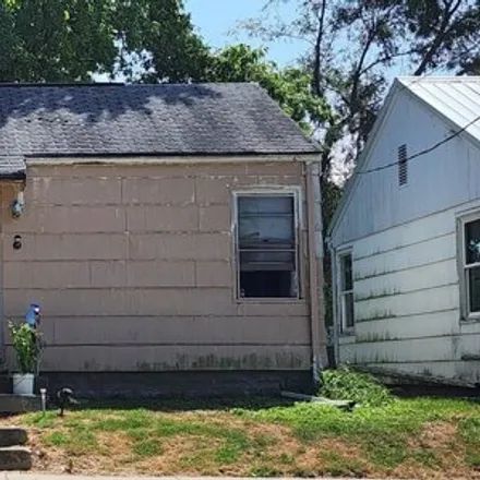Buy this studio house on 1151 6th Street in Lincoln, IL 62656