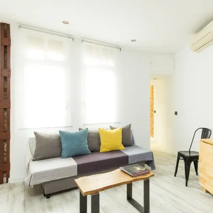 Rent this 2 bed apartment on Madrid in Calle de Méndez Álvaro, 6