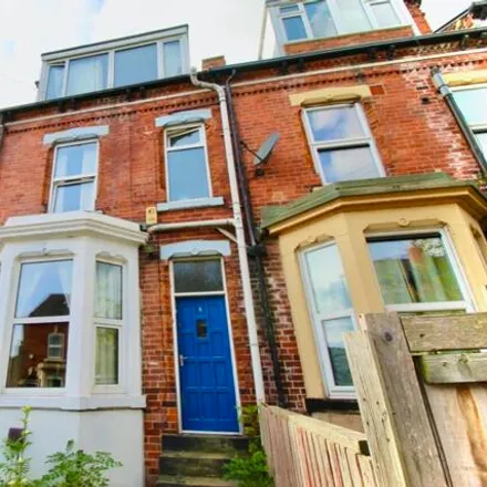 Rent this 5 bed townhouse on Back Delph Mount in Leeds, LS6 2FE