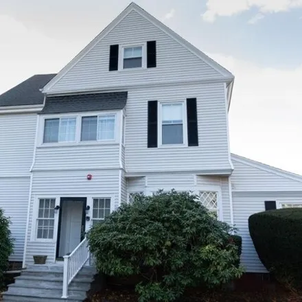 Rent this 2 bed condo on MET School (Newport Campus) in Girard Avenue, Newport