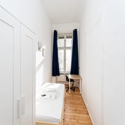 Rent this 5 bed room on Wisbyer Straße 71 in 10439 Berlin, Germany