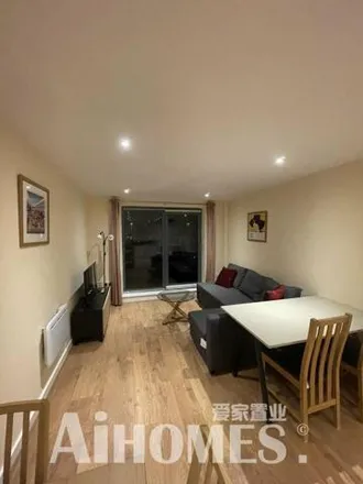 Image 4 - Nonsuch House, Chapter Way, London, SW19 2RZ, United Kingdom - Apartment for rent