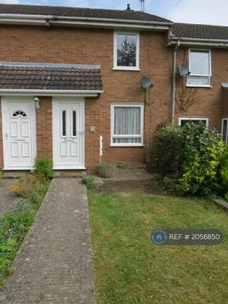 Rent this 2 bed townhouse on Holkham Close in Reading, RG30 6BZ