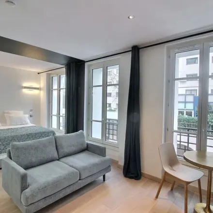 Image 9 - 9 Rue Forest, 75018 Paris, France - Apartment for rent