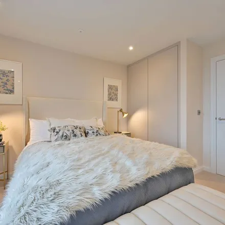 Rent this 3 bed townhouse on Loats Road in London, SW2 5PR