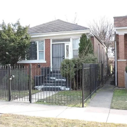 Image 1 - 1635 East 74th Place, Chicago, IL 60649, USA - House for sale