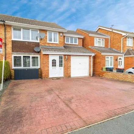 Buy this 4 bed duplex on Birkdale Close in Bletchley, MK3 7RF
