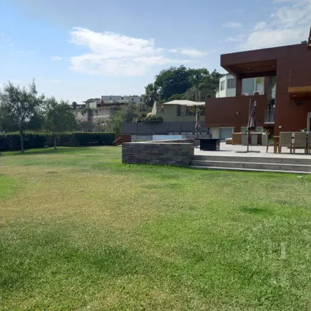 Buy this studio house on Cerro San Francisco in Santiago de Surco, Lima Metropolitan Area 10853