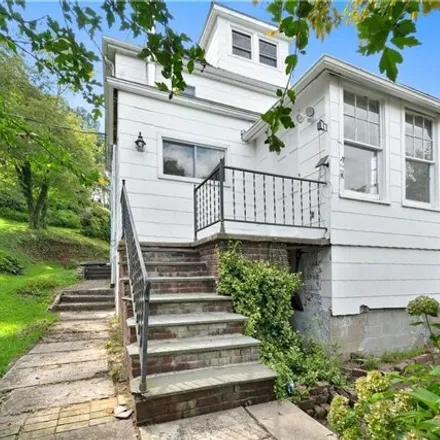 Buy this 5 bed house on 19 Hillside Avenue in Valhalla, Mount Pleasant