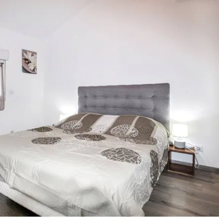 Rent this 3 bed apartment on 30130 Pont-Saint-Esprit