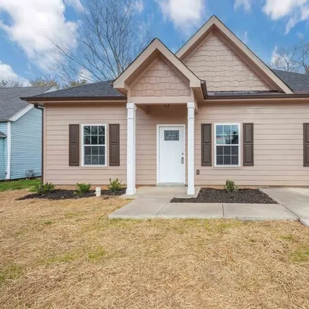 Buy this 3 bed house on 662 North Hays Avenue in Jackson, TN 38301