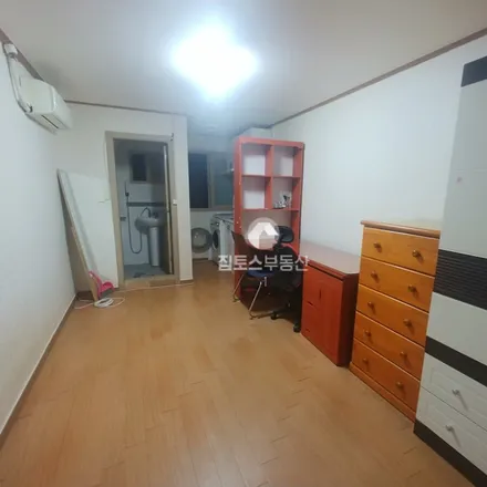 Rent this studio apartment on 서울특별시 관악구 신림동 251-14