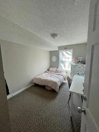 Image 4 - 3 Lesterwood Crescent, Toronto, ON M1P 3K5, Canada - Room for rent