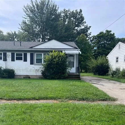 Buy this 3 bed house on 566 Walnut Street in Elyria, OH 44035