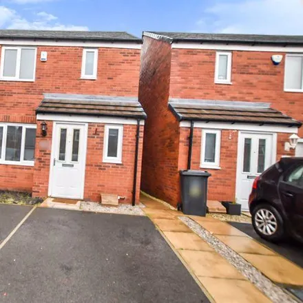 Rent this 3 bed duplex on Halls Close in Hollins, M26 2AG